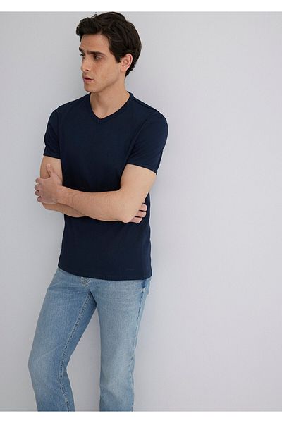 Mavi Marineblaues T-Shirt mit V-Ausschnitt und Rippenmuster – taillierter Schnitt 063748-17588