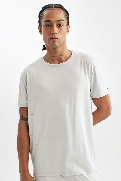 DeFacto DeFactoFit Schwarzes Standard-Fit-Sport-Kurzarm-T-Shirt mit normaler Passform und Rundhalsausschnitt C9175AX24AU