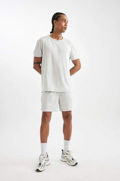 DeFacto DeFactoFit Schwarzes Standard-Fit-Sport-Kurzarm-T-Shirt mit normaler Passform und Rundhalsausschnitt C9175AX24AU