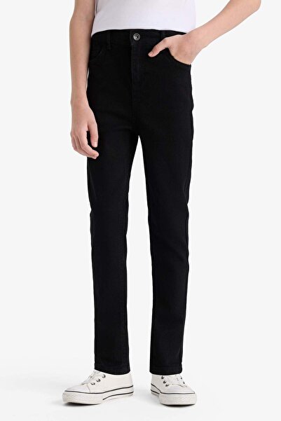 DeFacto Erkek Çocuk Okul Slim Fit Dar Kesim Düz Paça Cepli Siyah Basic Düz Jean Pantolon C3683A824AU