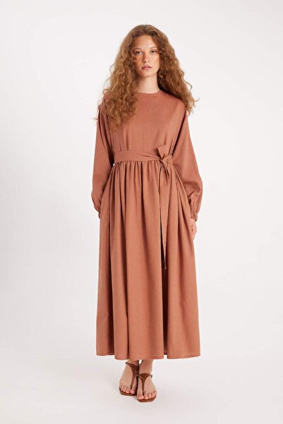 DeFacto Manuka x DeFacto – Ľanové maxi šaty s výstrihom, dlhý rukáv D4374AX24HS