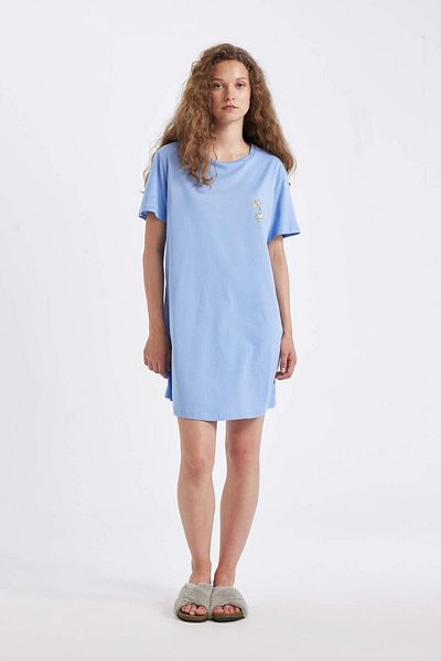 DeFacto Looney Tunes Regular Fit Crew Neck Short Sleeve Nightshirt -Fall in Love D3186Ax24Hs