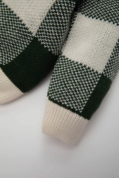 DeFacto Erkek Bebek Kareli V Yaka Düğmeli Triko Hırka A3836A524AU