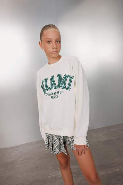 DeFacto Kız Çocuk Relax Fit Bisiklet Yaka Baskılı Okul Sweatshirt C6868A824AU