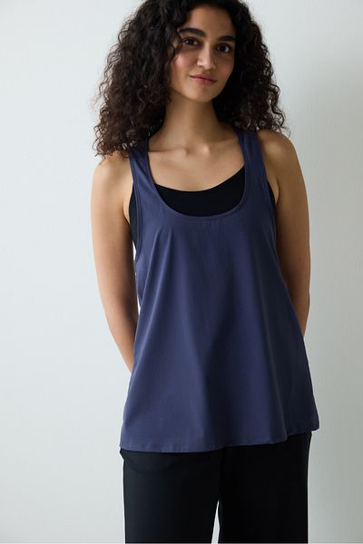 Penti Dunkelindigefarbener Sport-Tanktop mit Rückendetail