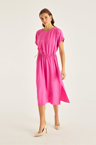 Naramaxx Nakış Detaylı Beli Büzgülü Midiboy Elbise