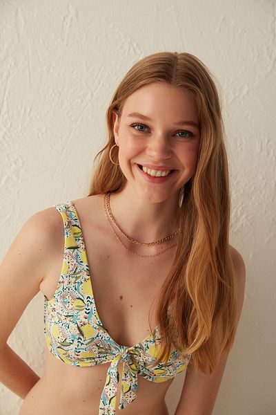 Penti Top de bikini cu nod Claire cu imprimeu de lămâie multicolor