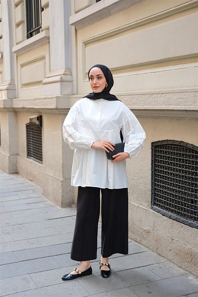 LOCCO تونيك نسائي أبيض - كم بالون وتفاصيل طية صدر السترة
