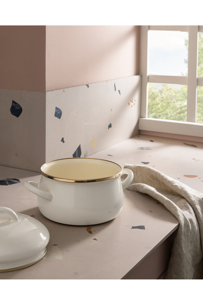 Madame Coco Montferry Pot - White - 16 cm