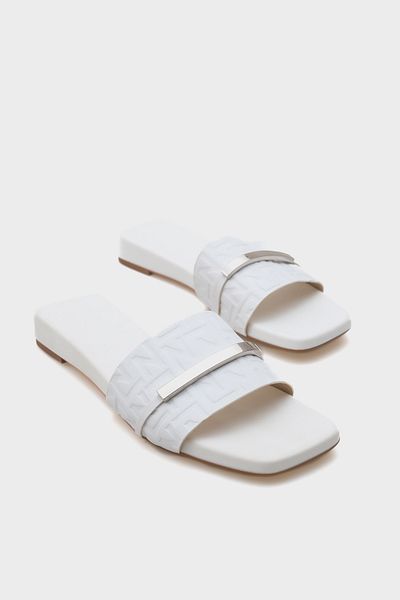 Capone Outfitters Дамски чехли Mame Blunt Toe с метален аксесоар и къс ток