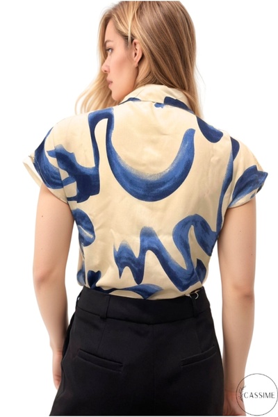 Cassime Жіноча сорочка з короткими рукавами, синього кольору, з візерунком та ґудзиками