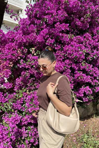 GUONN حقيبة كتف بذراع على شكل نص - حقيبة نسائية باجيت مع حزام - كريمي