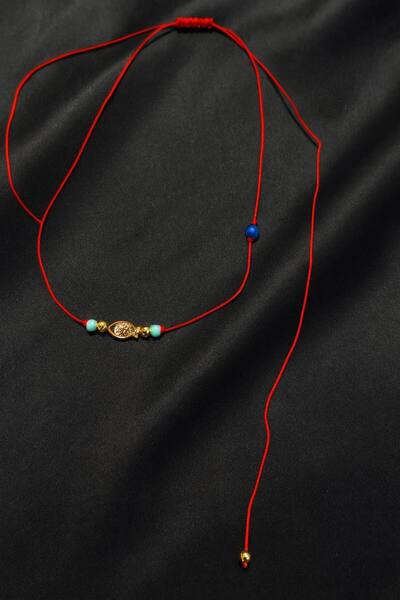 Femenino Kadın Kırmızı İpli Ayarlanabilir Gold Balık Figürlü Kolye – Mavi Boncuk Detaylı