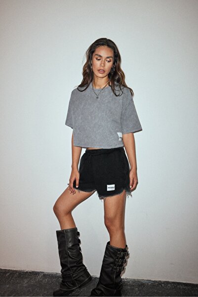 bases. Koyu Antrasit Kırçıllı Efetktli Yuvarlak Kesim Örme Şort