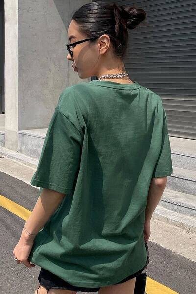 CLAYES Зелена футболка Balance з принтом - Oversize з велосипедним коміром і короткими рукавами