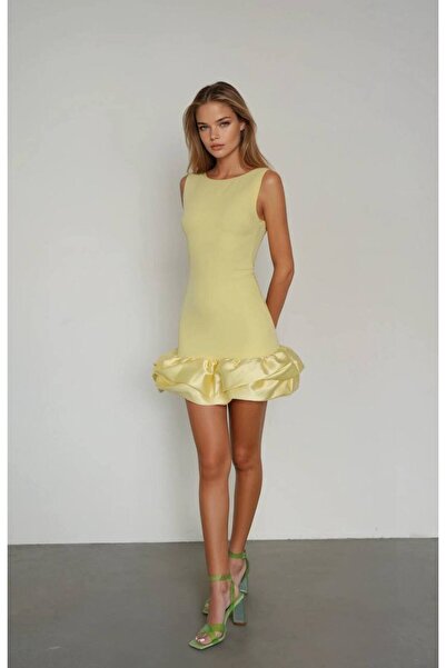 Misscix Krep Kumaş Fırfırlı Mini Elbise – Şıklığın Yeni Tanımı