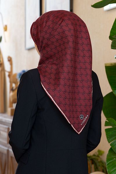 Vissona 100% twill silk geometric patterned burgundy colored 90x90 scarf sewing method: hand stitching
