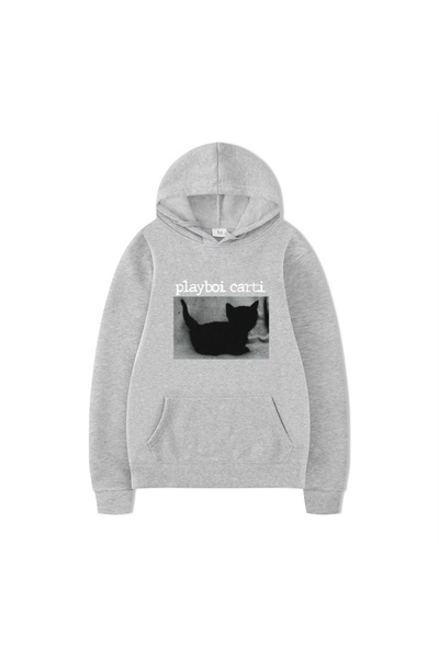 Tarzsokak Rapperul gri Playboi Carti, pisica neagră