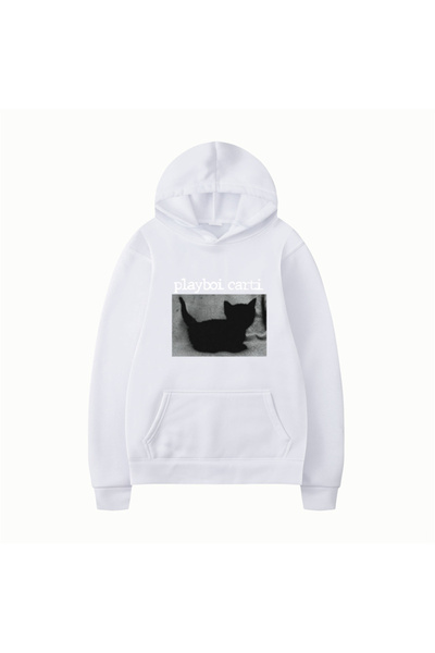 Tarzsokak Rapperul alb Playboi Carti, pisica neagră