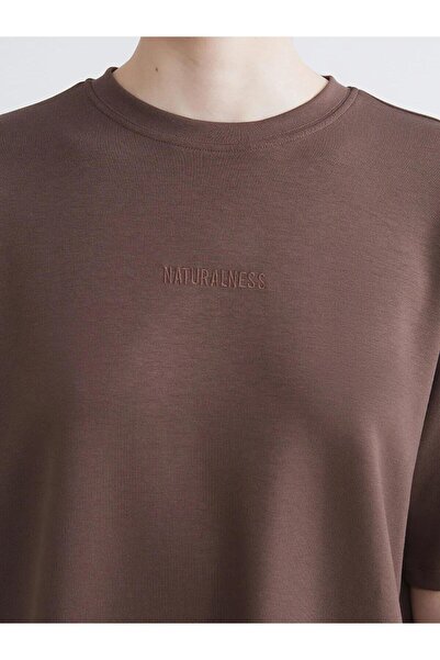 LC Waikiki Γυναικείο μπλουζάκι με κέντημα με λαιμόκοψη LCW Vision (W5)