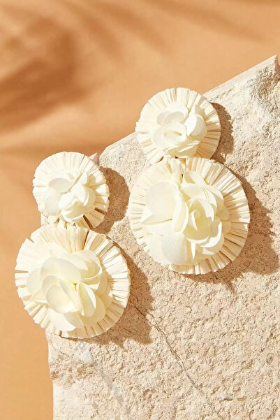 Vitastyle White Color 2-Piece Flower Look Design Earrings