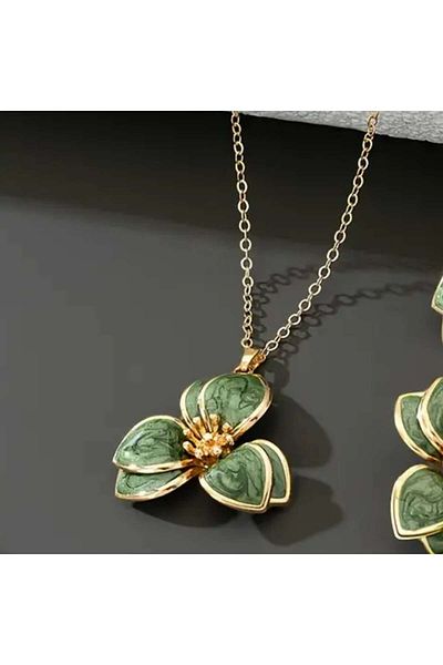 HOBİSY GIFT SHOP Modern Flower Model Necklace – Emerald Green |   Gold Color Tarnish Free Jewelry