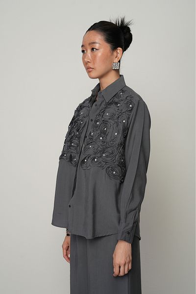 Orfeo Negro Women's Rose Embroidered Front Solid Color Shirt