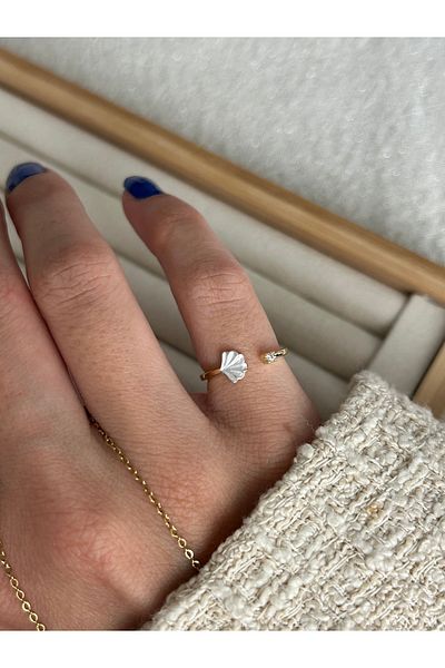 ringbox Pearlescent Oyster Pinky Ring