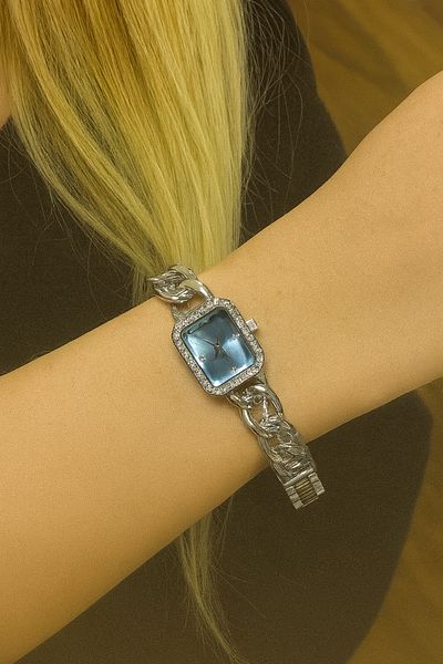 LOOQ New Women's Wristwatch with Stone Detail