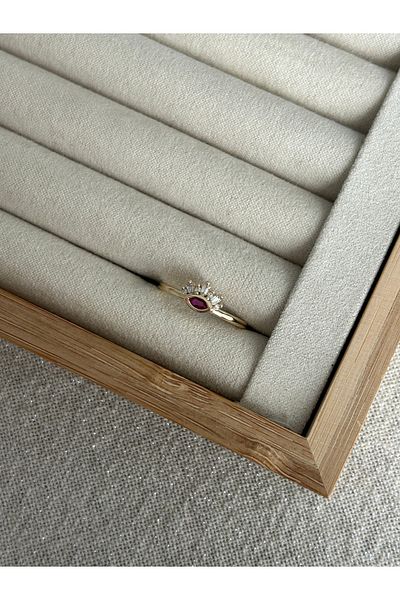 ringbox خاتم العين باللون الفوشيا من حجر الباجيت