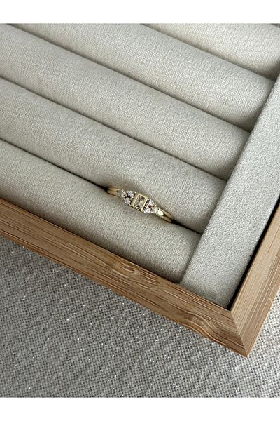 ringbox Three Stone White Color Gold Ring