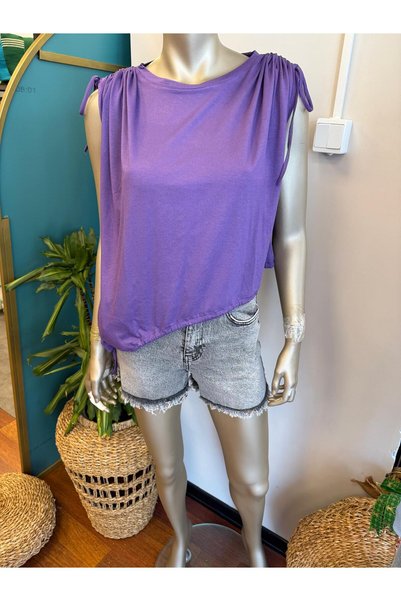 DOLCE QUEEN Women's Gathered Shoulder Model Asymmetric Cut T-Shirt