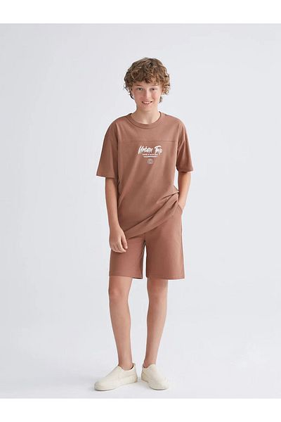 LC Waikiki تي شيرت وشورت للأولاد برقبة دائرية باللون البني من LCW Kids