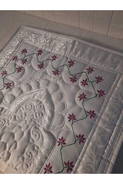 Vinezza Home Collection Flower Motif Etamine Fabric Single Prayer Rug Hand Embroidered