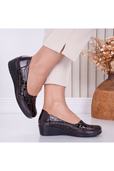 MODA STİL Women's shoes with platform in Bordeaux made of ecological patent leather Tara Croco, 39