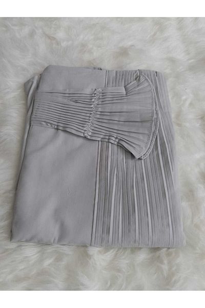 SNOOZYL A prayer rug with a pleated design, made of soft, comfortable and cool fabric to give you comfort and elegance.