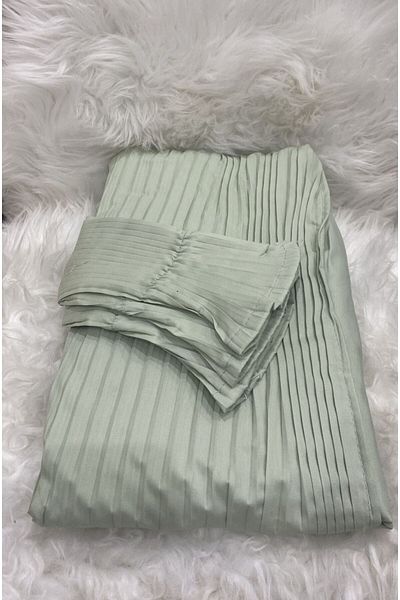 SNOOZYL A prayer rug with a pleated design, made of soft, comfortable and cool fabric to give you comfort and elegance.