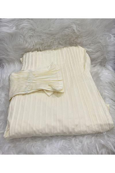 SNOOZYL A prayer rug with a pleated design, made of soft, comfortable and cool fabric to give you comfort and elegance.