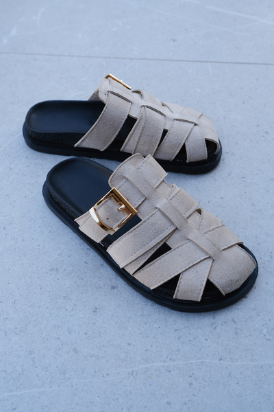 Munshoes Joy Suede Belt Buckle Women's Slippers