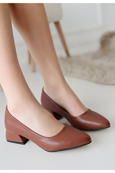 alfaze حذاء بكعب مدبب من الجلد بلون أسمر بارتفاع الكعب 3 سم