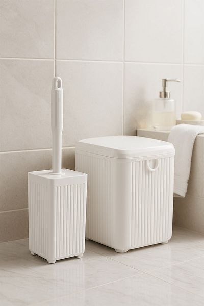 Sas Haus Set de baie alb din 2 piese din seria Lines, coș de gunoi pătrat acrilic de 5 litri, set de perii de toaletă 3460