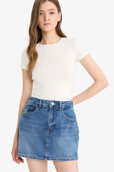 DeFacto Μπλουζάκι Coool Fitted Basic απλό κοντομάνικο μπλουζάκι με ραβδώσεις E0288AX25SM