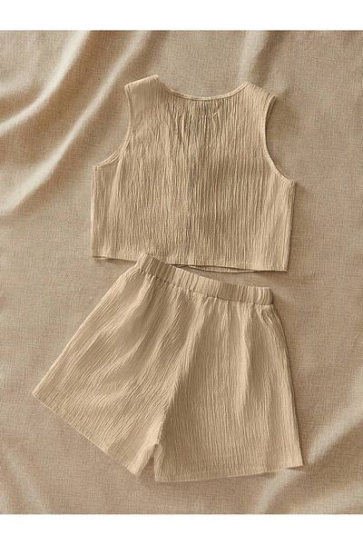 LEONE KOLEKSİYON Stylish Solid Color Sleeveless Top and Shorts Set - Perfect for Casual and Vacation Wear Wrinkle-Resistant Fabric