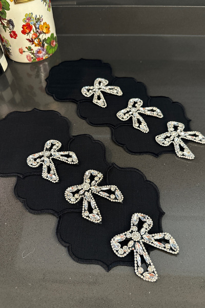 bibashka Siyah peçete üzerine gümüş taşlı fiyonk tasarım 6lı kokteyl peçete