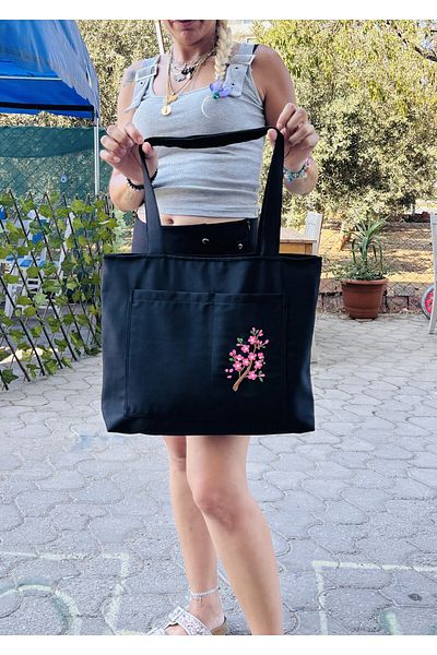 Handream Spring Branch Model Black Bag with Front Pocket Detail