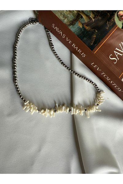 LUSORA ACCESORY White Coral Natural Stone Necklace – Handmade Accessory with Steel Detail