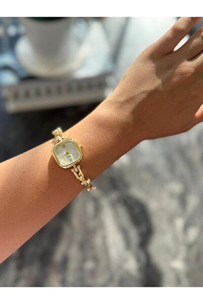 shop minimal kare zincirli gold rengi kadın kol saati