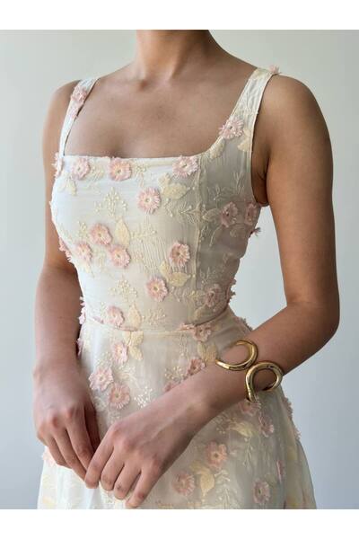 Miss Beyoğlu Cindirela İngiliz bej kumaş pembe çiçek işlemeli askılı uzun elbise