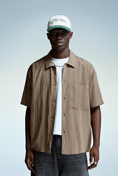 Bershka Dokulu çizgili kısa kollu gömlek