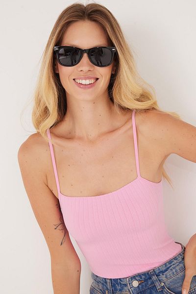 Tudors Body pentru femei, slim fit, cu bretele subțiri, cu guler pătrat, roz